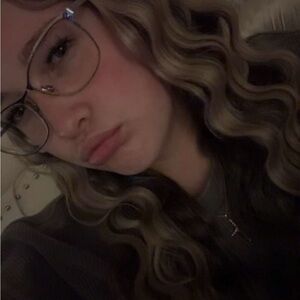 Meet your Posher, Abby